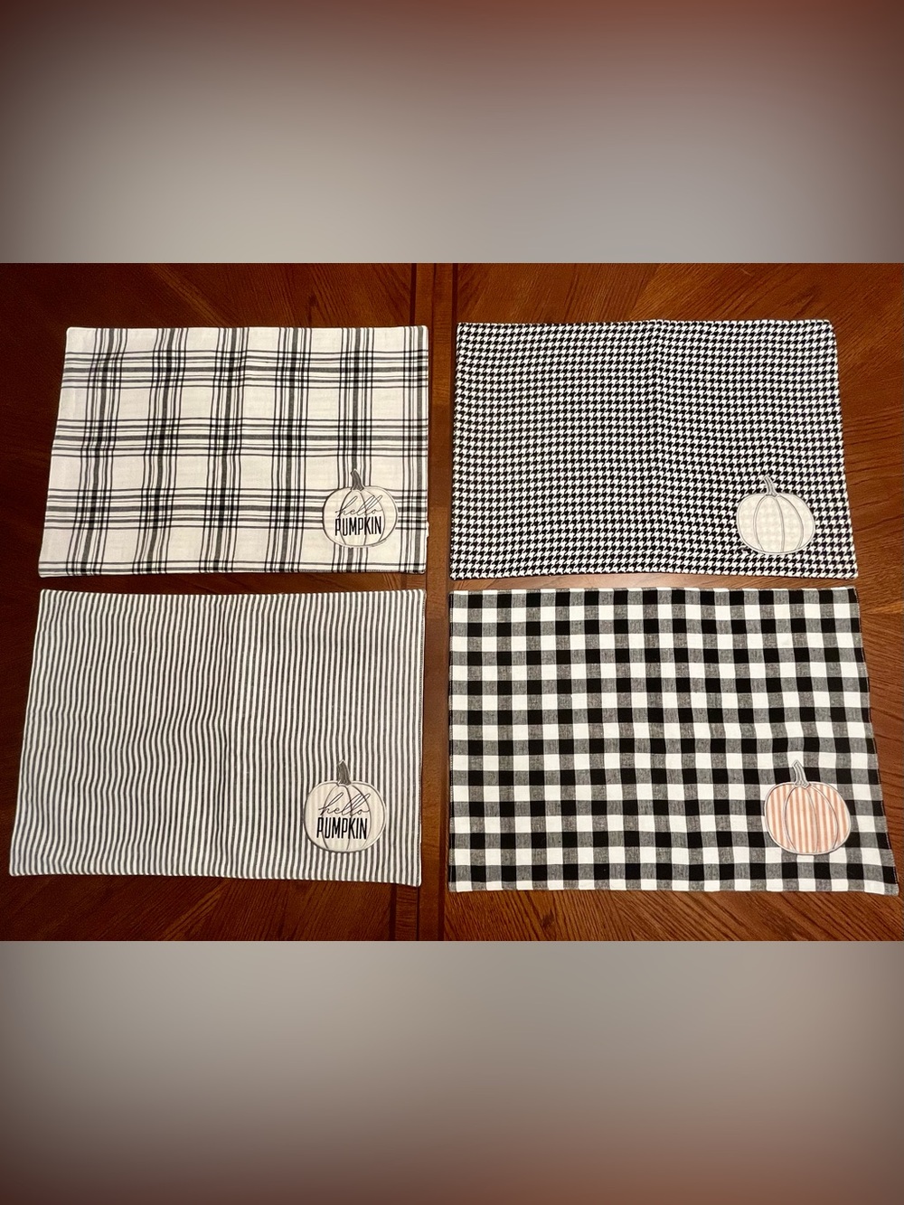 A set of 4 coordinating cloth placemats
Black & white
14” x 19”